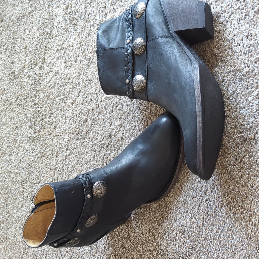 Idyllwind Runway Black Leather Western Ankle Boot